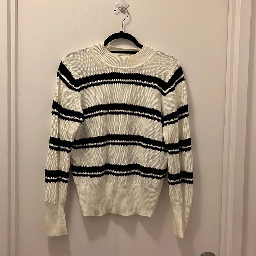 GAP sweater